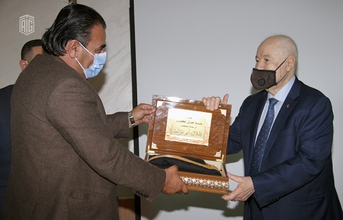 محافظ جرش يكرم "أبوغزاله " لفوزه بجائزة الأوسكار التعليمي كأبرز شخصية علمية عربية في 2020