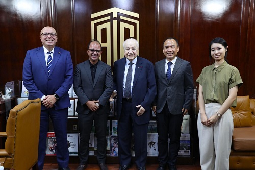 Dr. Abu-Ghazaleh Receives Chinese Cultural Counselor, Discusses Establishment of Chinese–Jordanian University and Tech Cooperation